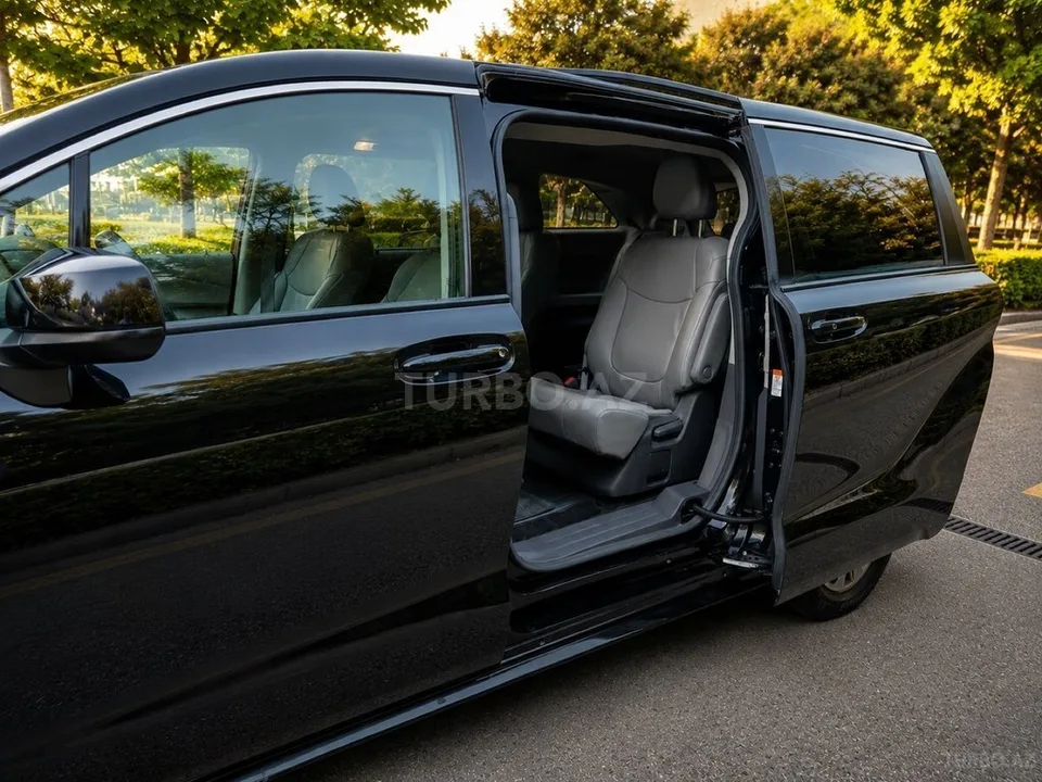 Toyota Sienna — фото 4/4
