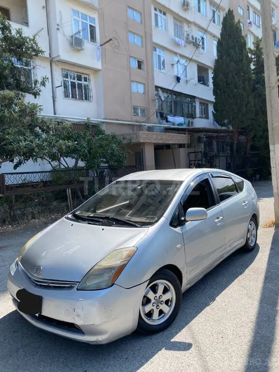 Toyota Prius — фото 1/4