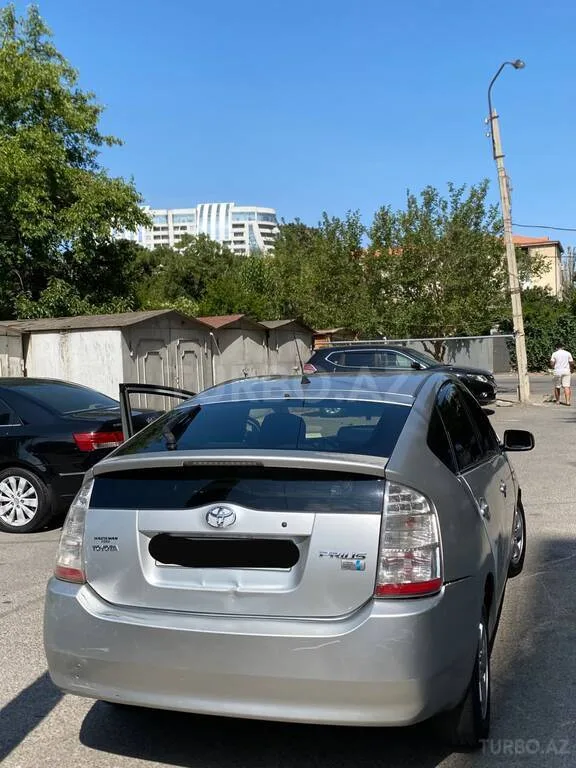 Toyota Prius — фото 3/4
