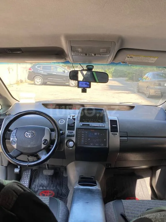 Toyota Prius — фото 4/4