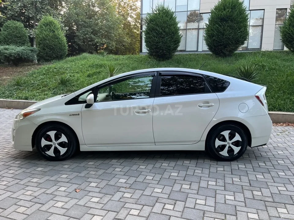 Toyota Prius — фото 4/4