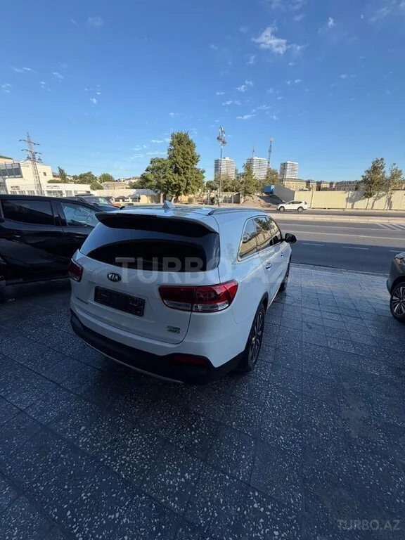 Kia Sorento — фото 4/4