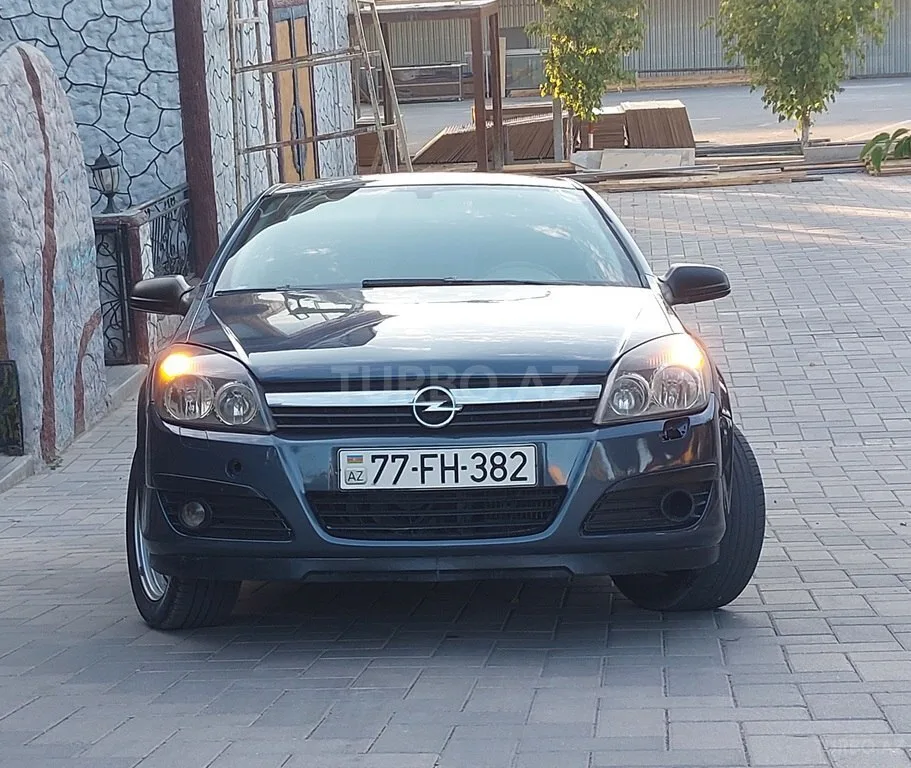 Opel Astra — фото 1/4