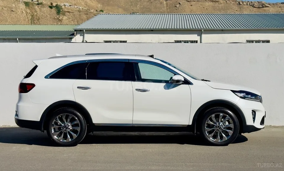 Kia Sorento — фото 4/4