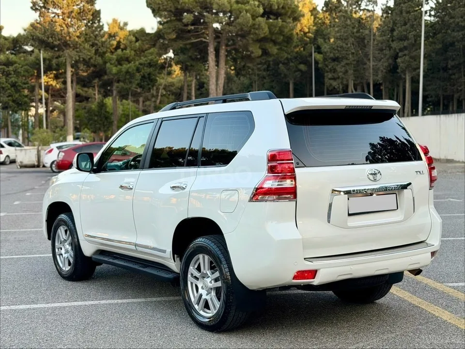 Toyota Land Cruiser Prado — фото 2/4