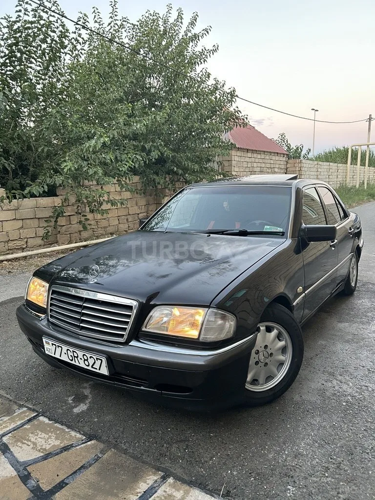 Mercedes C 180 — фото 1/4