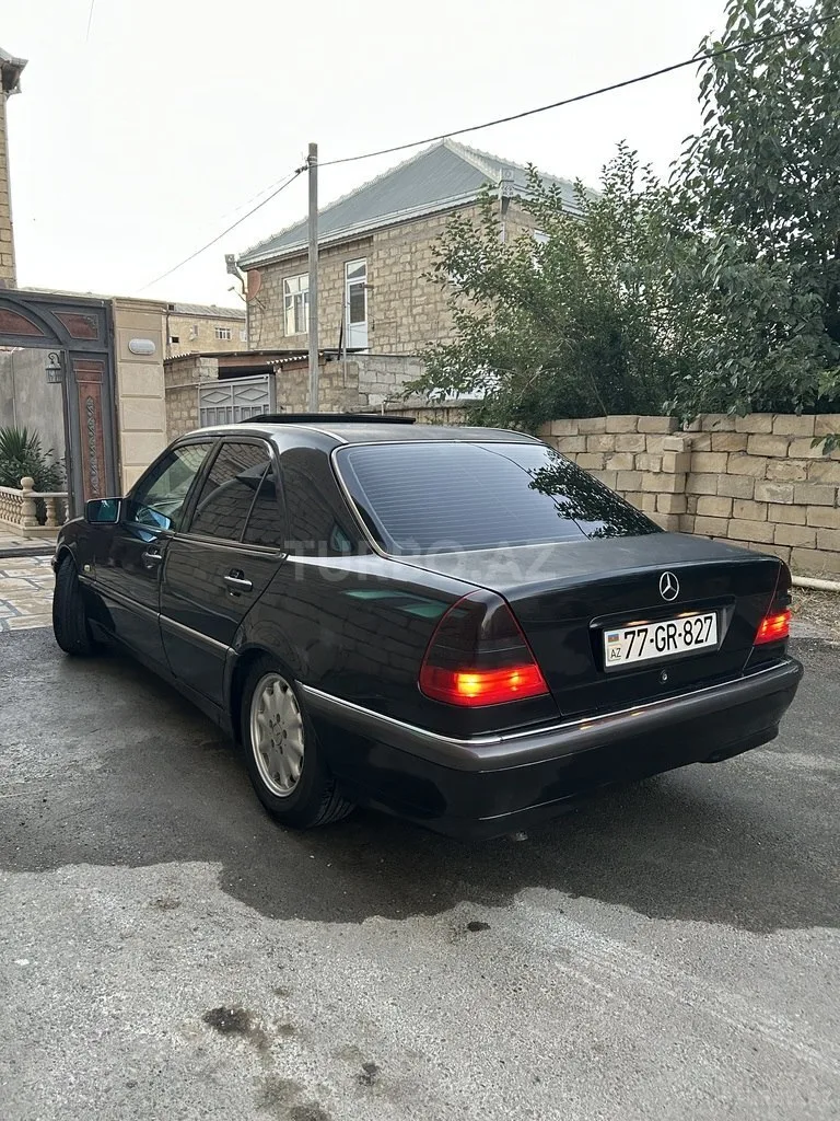 Mercedes C 180 — фото 2/4