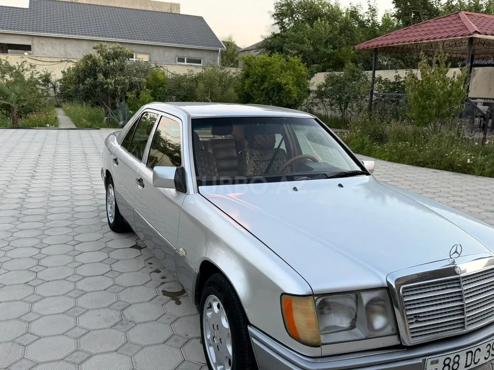 Mercedes 280 E — фото 3/4