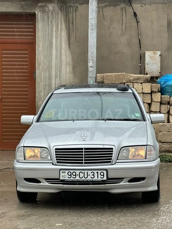 Mercedes C 200 — фото 1/4