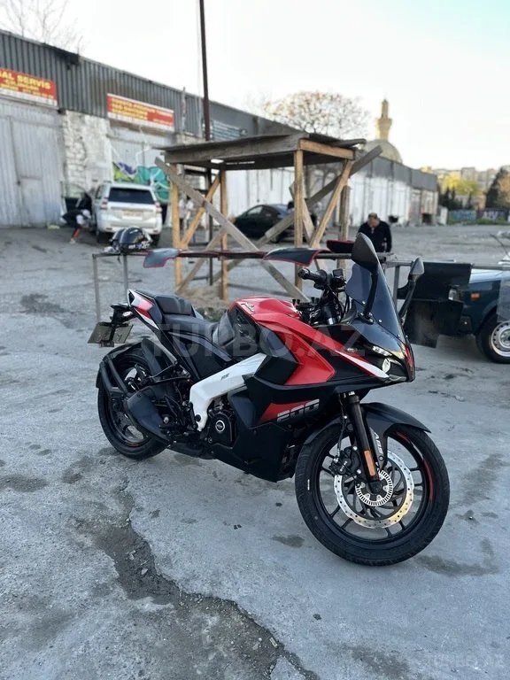 Bajaj Pulsar RS 200 — фото 1/4