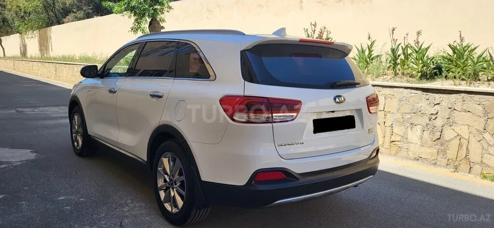 Kia Sorento — фото 4/4