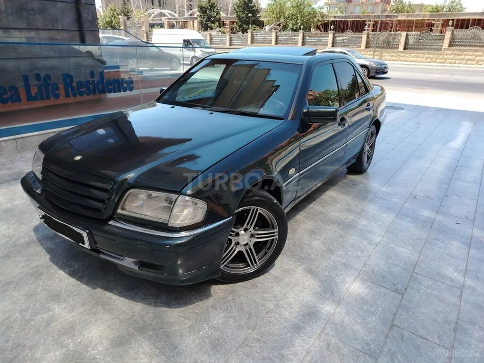 Mercedes C 180 — фото 1/4