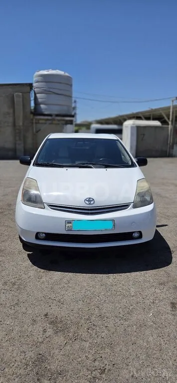 Toyota Prius — фото 1/4