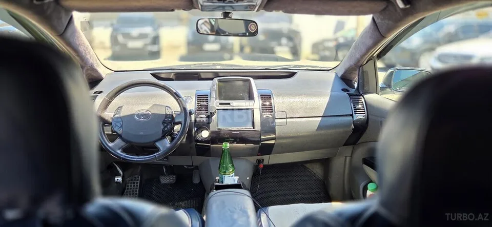 Toyota Prius — фото 3/4