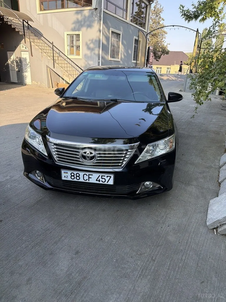 Toyota Camry — foto 1/4