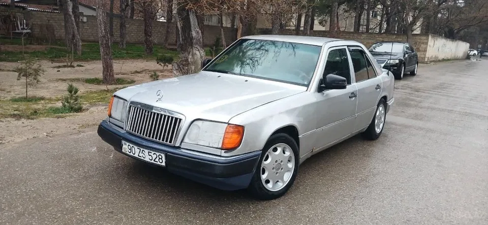 Mercedes E 220 — foto 4/4