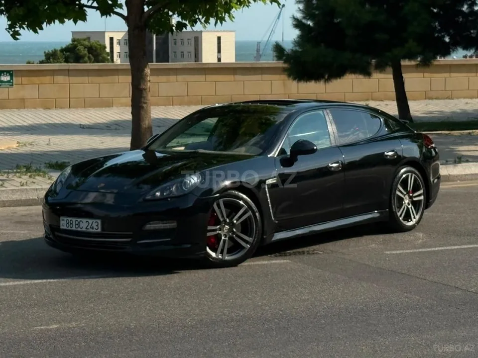 Porsche Panamera — foto 1/4