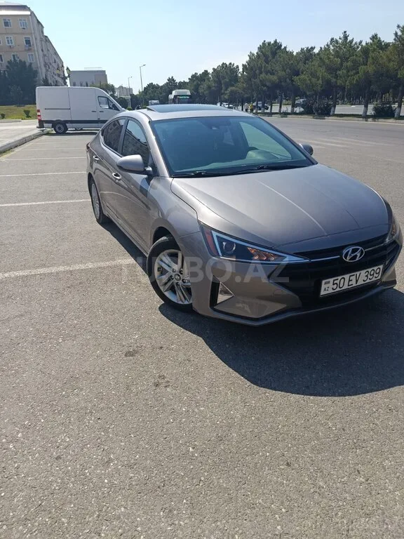 Hyundai Elantra — foto 3/4