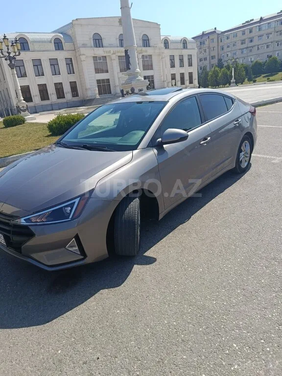Hyundai Elantra — foto 4/4