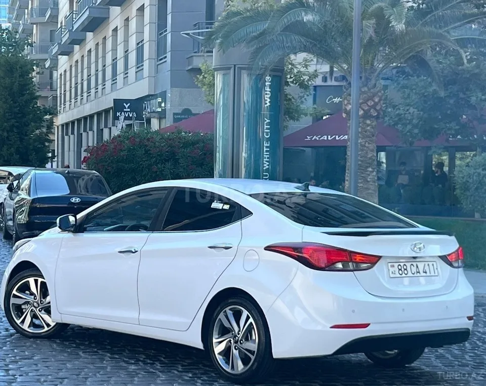 Hyundai Avante — фото 3/4