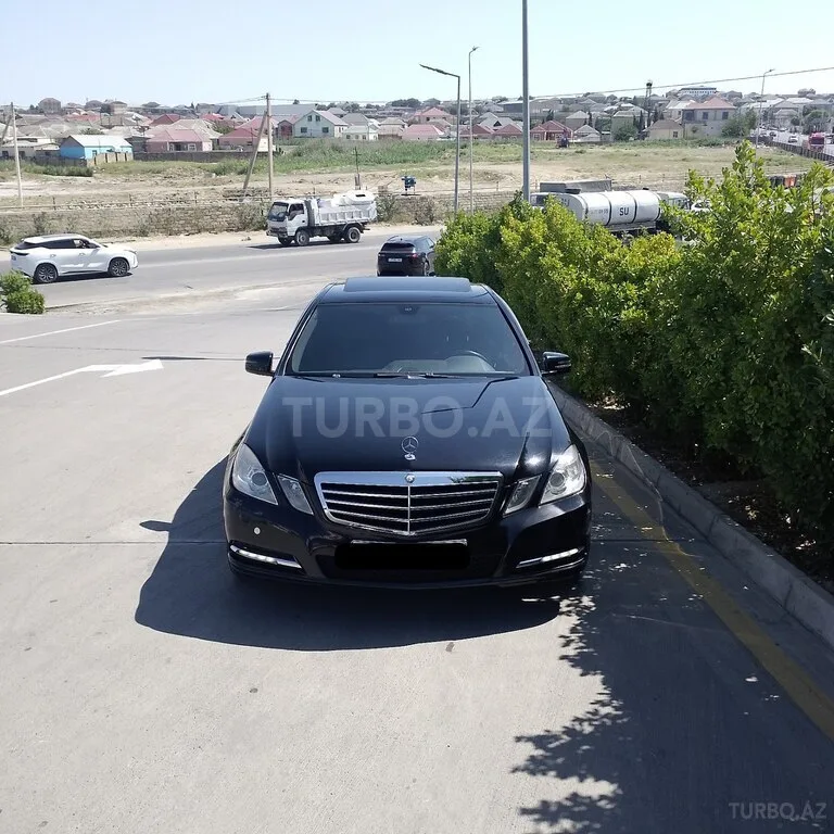 Mercedes E 220 — foto 1/4