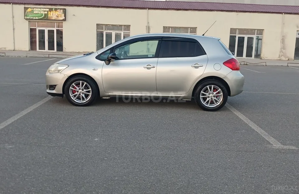 Toyota Auris — фото 3/4