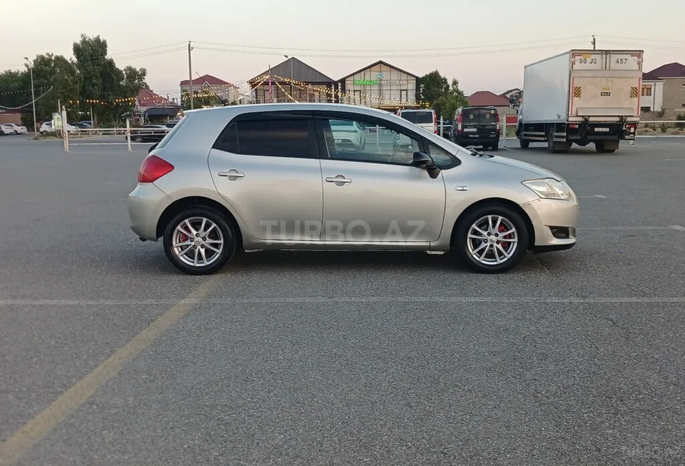 Toyota Auris — фото 4/4