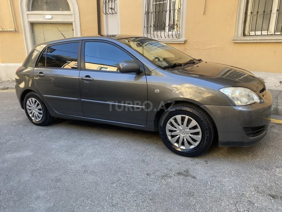 Toyota Corolla — foto 3/4