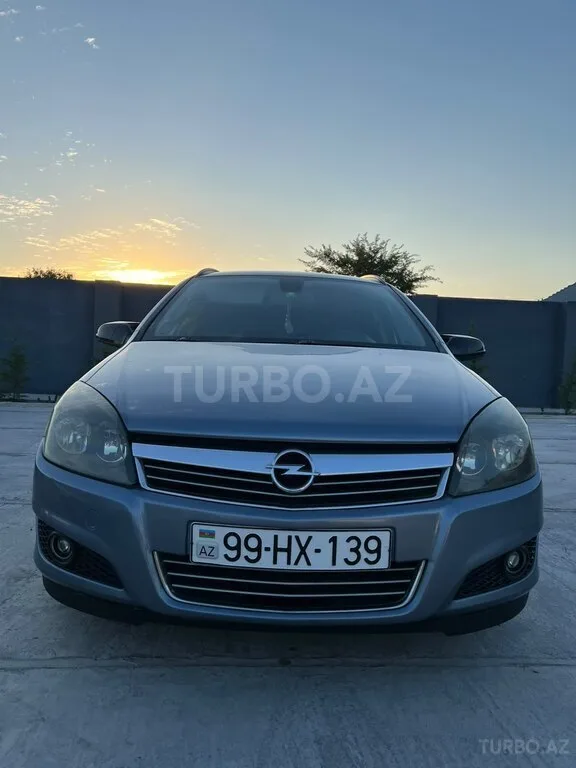 Opel Astra — фото 1/4