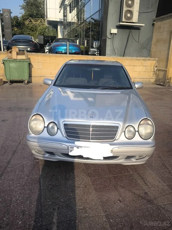 Mercedes E 220 — foto 1/4