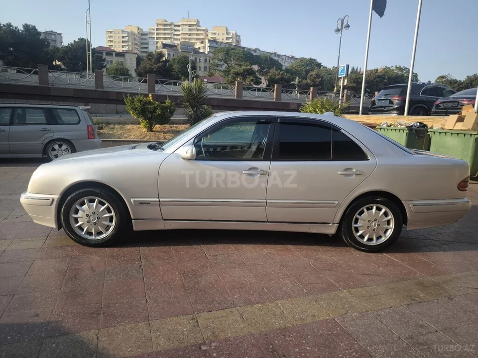 Mercedes E 220 — foto 4/4