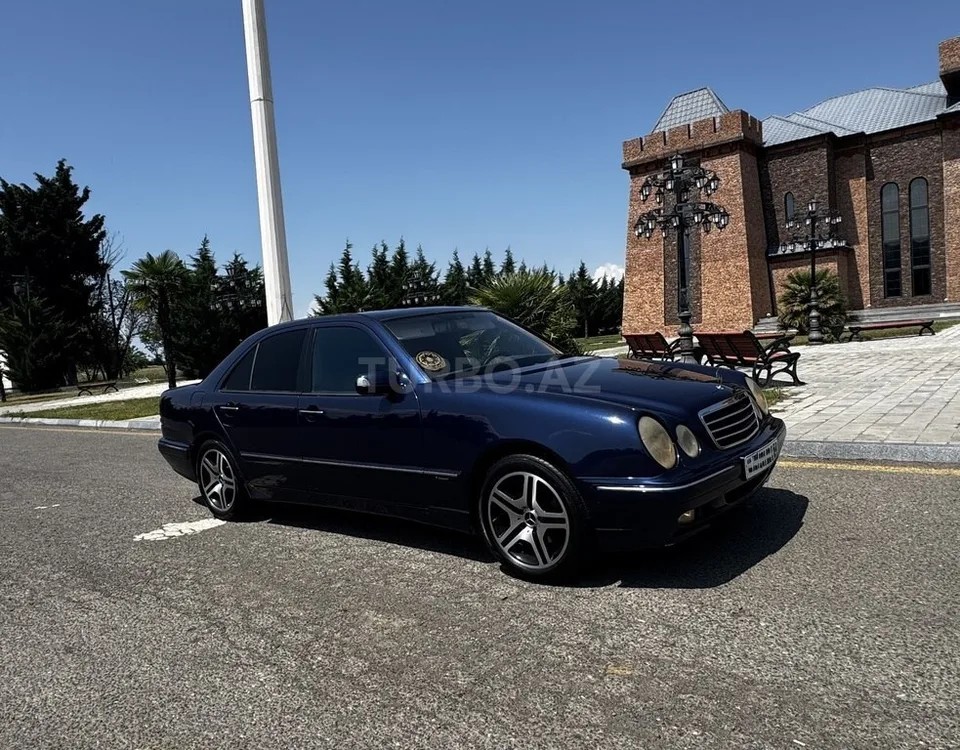 Mercedes E 220 — фото 4/4