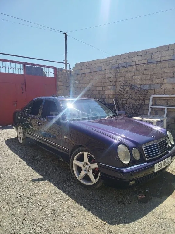 Mercedes E 280 4MATIC — foto 2/4