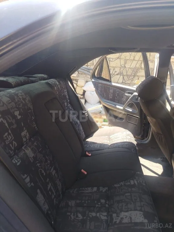 Mercedes E 280 4MATIC — foto 4/4