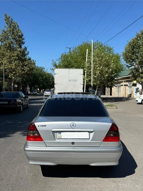 Mercedes C 180 — фото 2/4