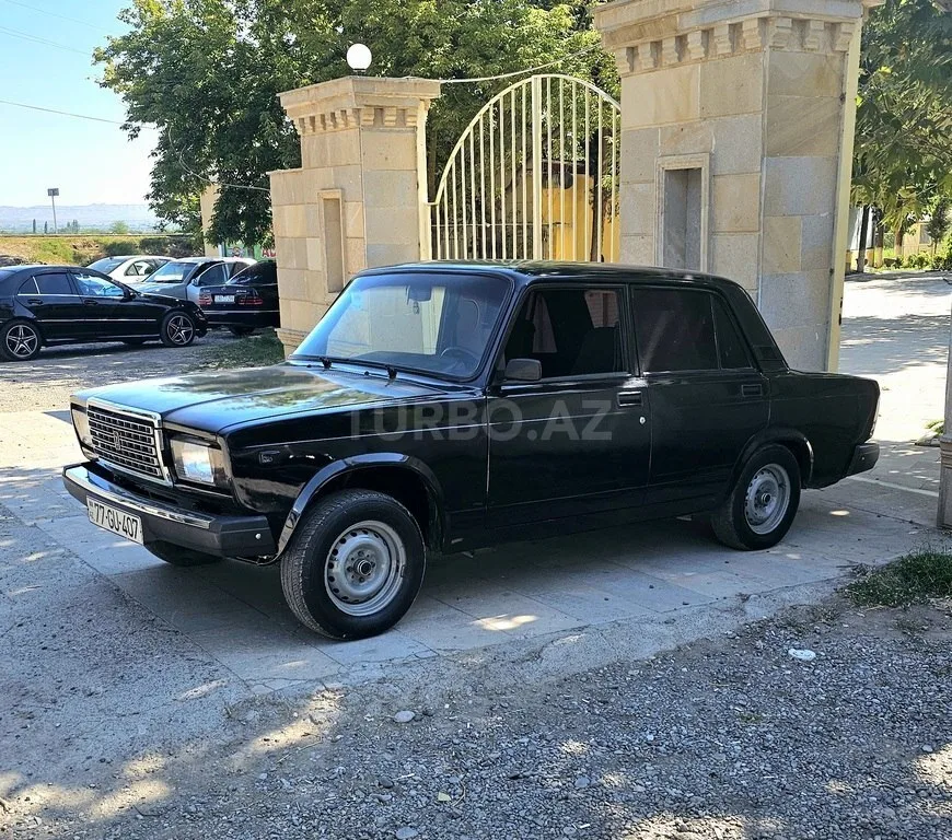 LADA (VAZ) 2107 — foto 1/4