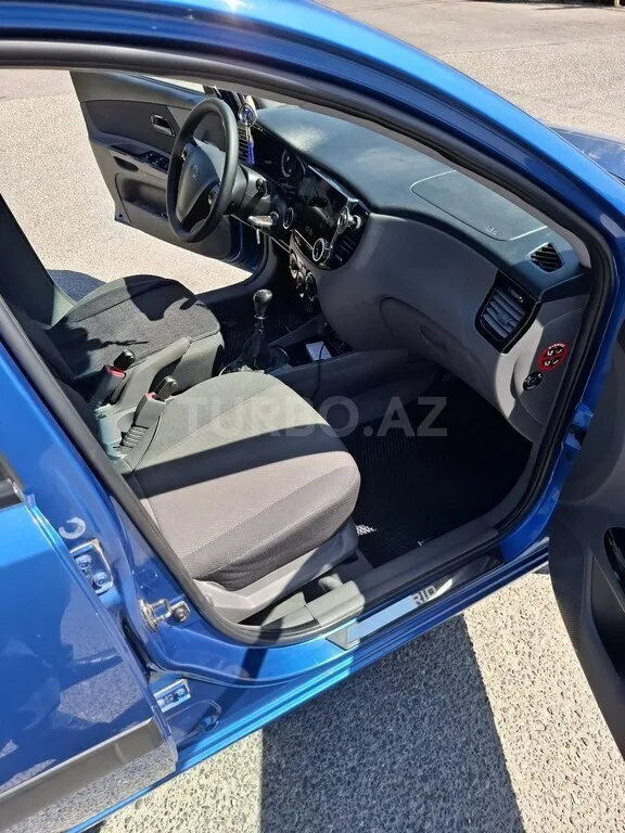 Kia Rio — фото 4/4