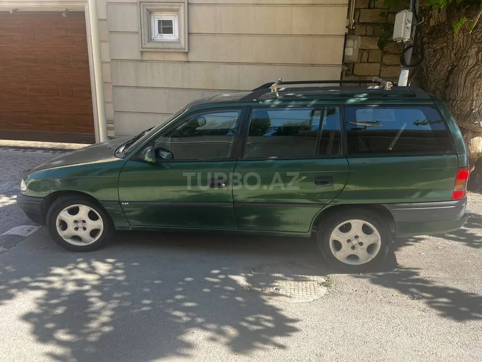 Opel Astra — фото 2/4