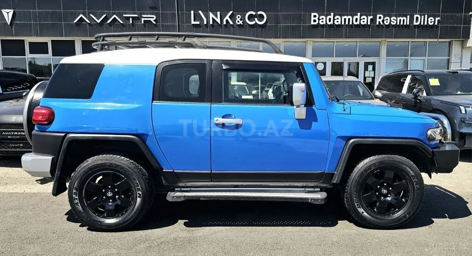 Toyota FJ Cruiser — фото 4/4