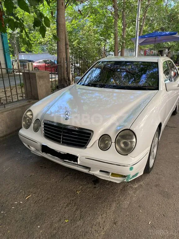Mercedes E 240 — foto 1/4