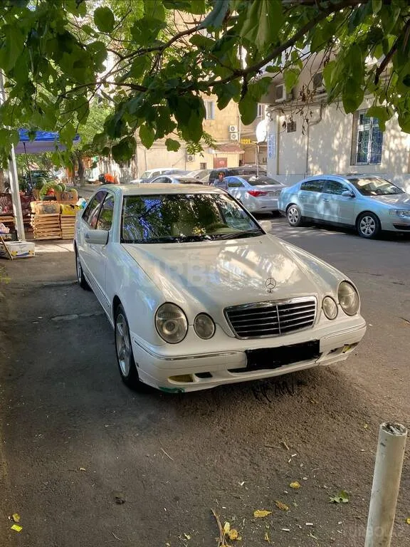 Mercedes E 240 — foto 2/4