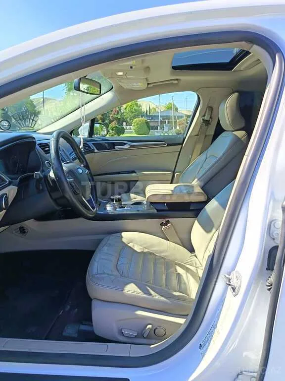 Ford Fusion (North America) — foto 3/4