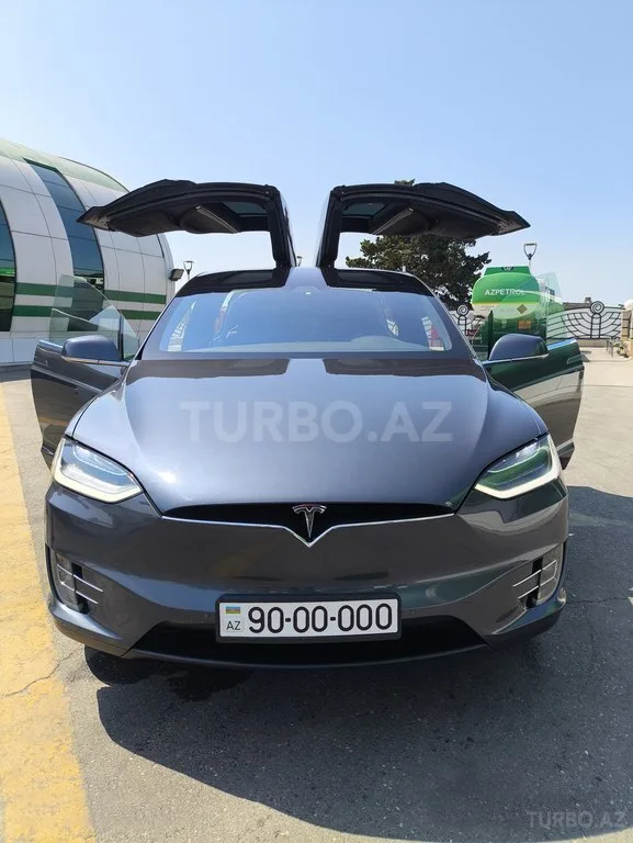 Tesla Model X — фото 1/4