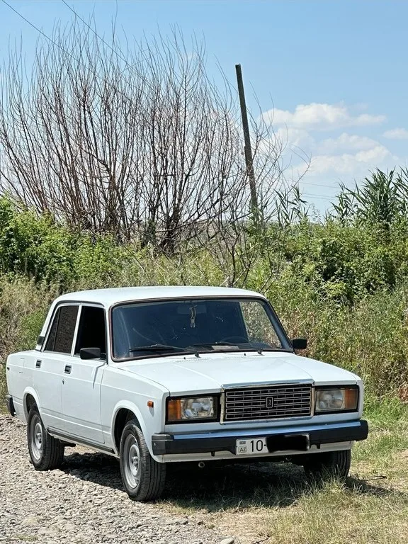 LADA (VAZ) 2107 — foto 1/4