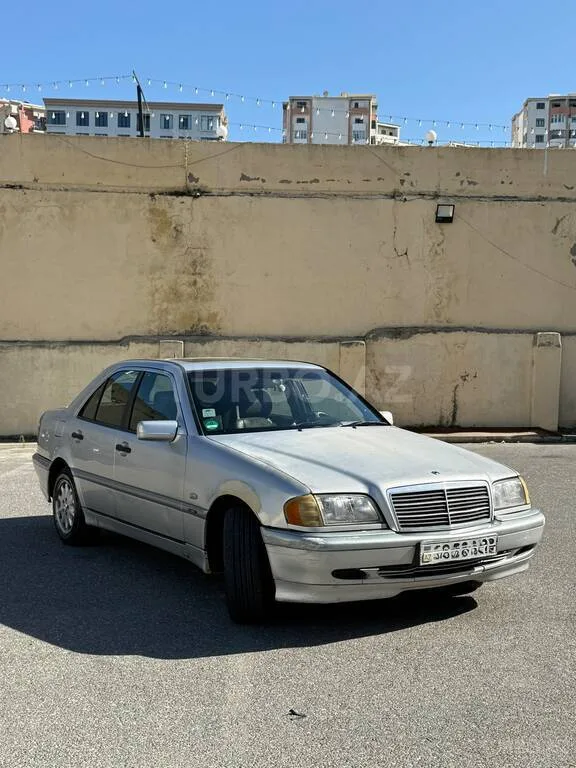 Mercedes C 200 — фото 1/4