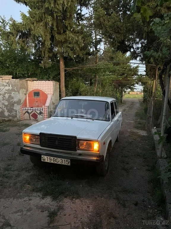 LADA (VAZ) 2107 — foto 1/4