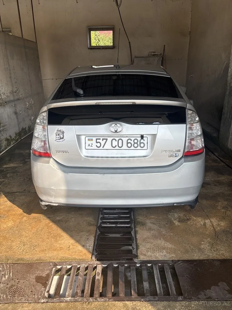 Toyota Prius — фото 2/4