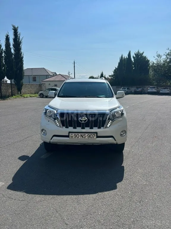 Toyota Land Cruiser Prado — фото 1/4
