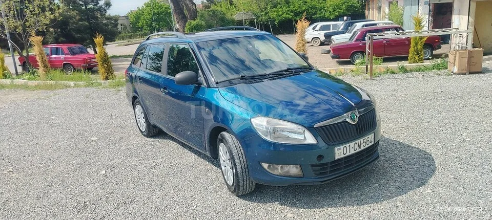Skoda Fabia — фото 3/4