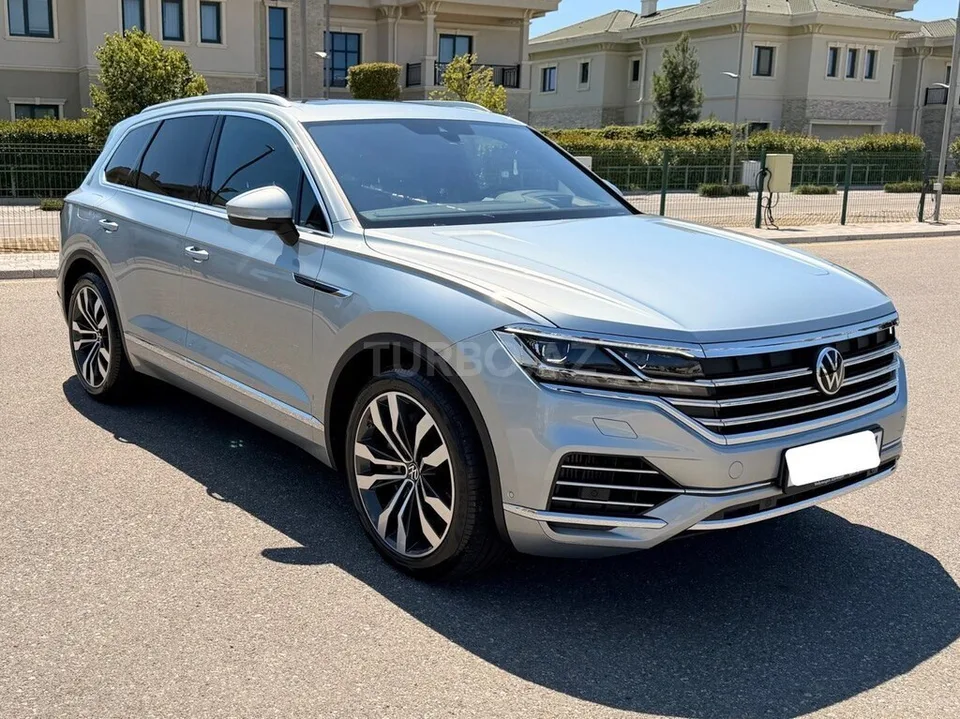 Volkswagen Touareg — фото 1/4